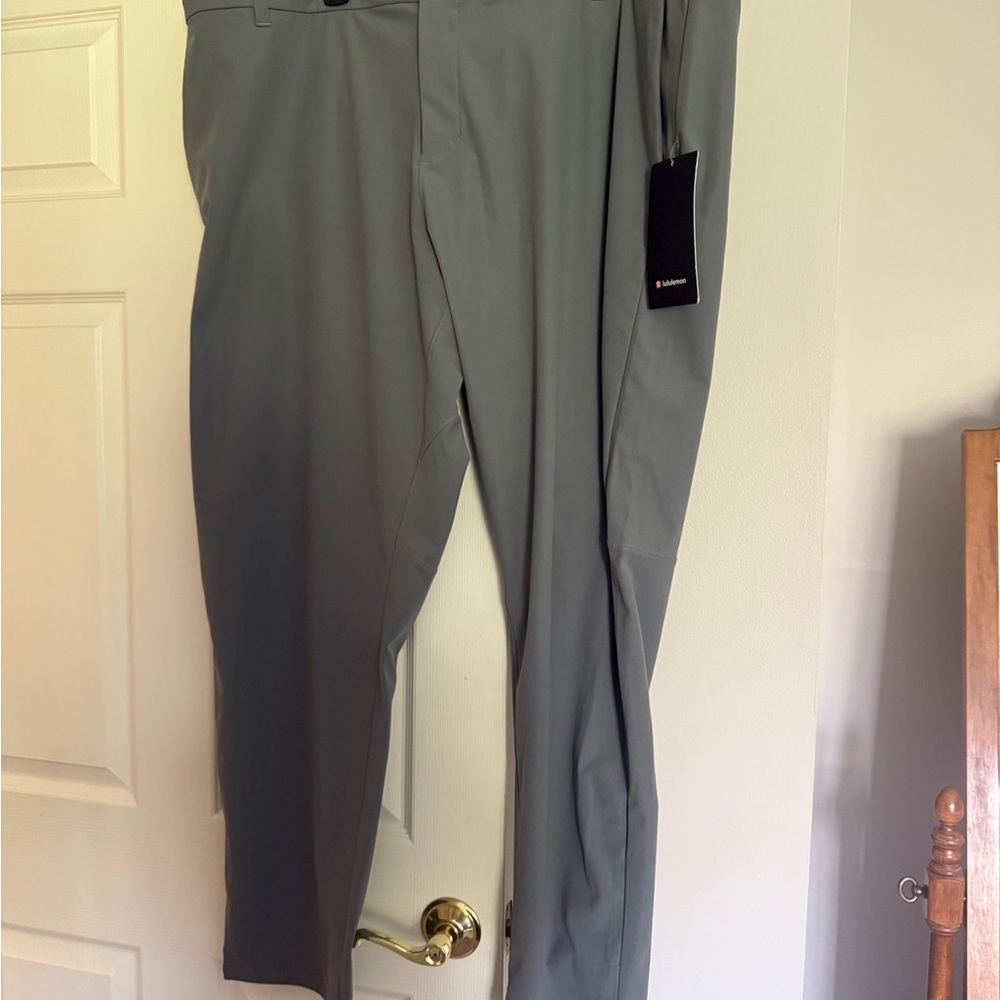 Lululemon Athletica Men's Gray Commission Pant Classic size 46, 32 length